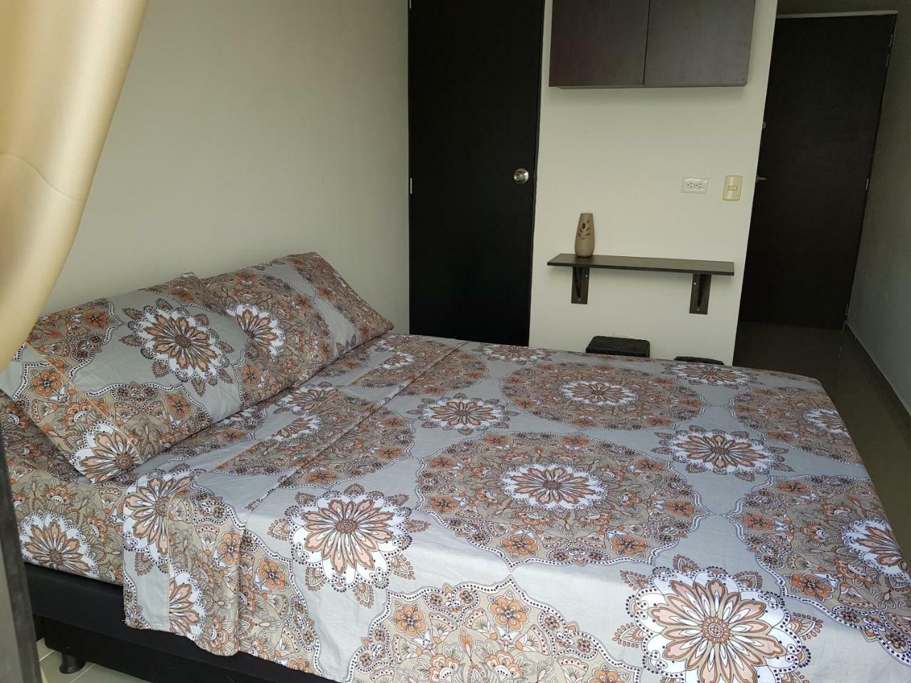 Apartasuites Medellin Los Molinos מראה חיצוני תמונה